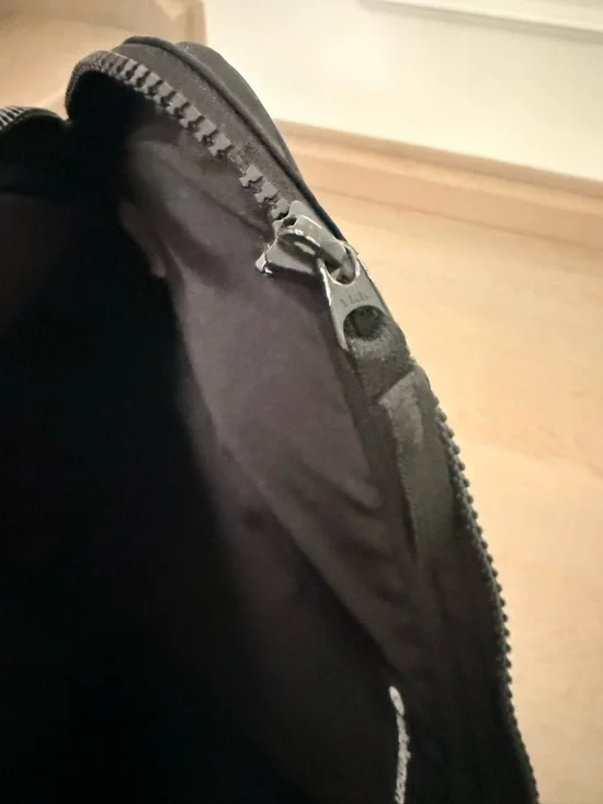 Lululemon & Incase laptop cases - Picture 2 of 3